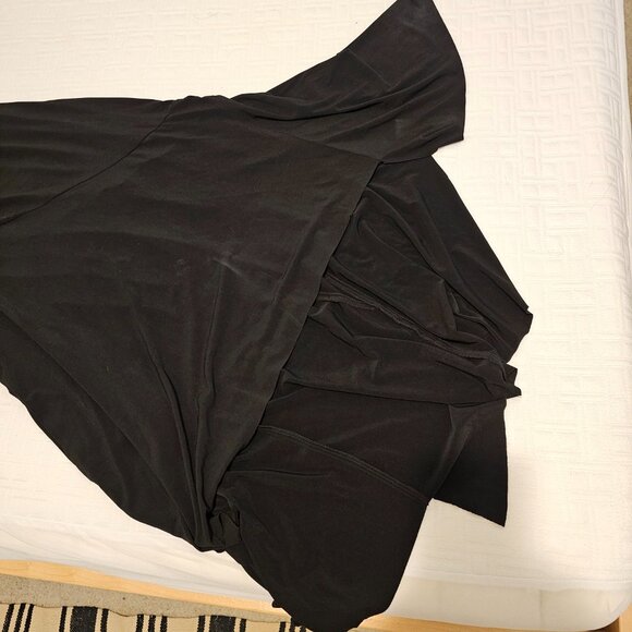 Single shoulder strap night gown. - Picture 4 of 5